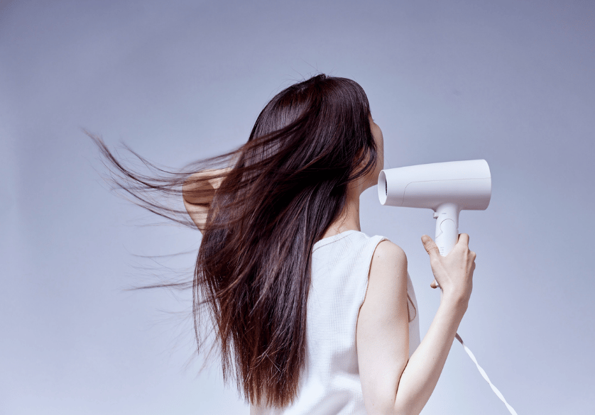 Comment bien se sécher les cheveux sans les abîmer ? 