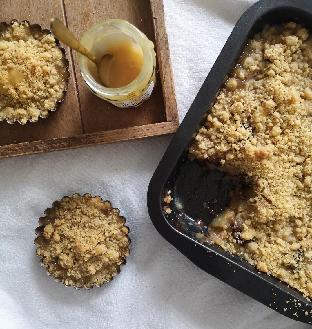 Crumble aux poires et miel de mûrier des Landes