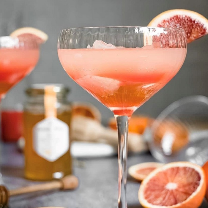 Cocktail sans alcool au miel et orange sanguine