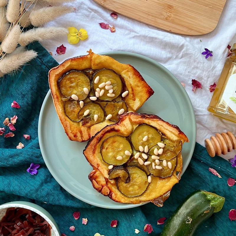 Mini tarte tatin aux courgettes caramélisées, curry et miel d'acacia