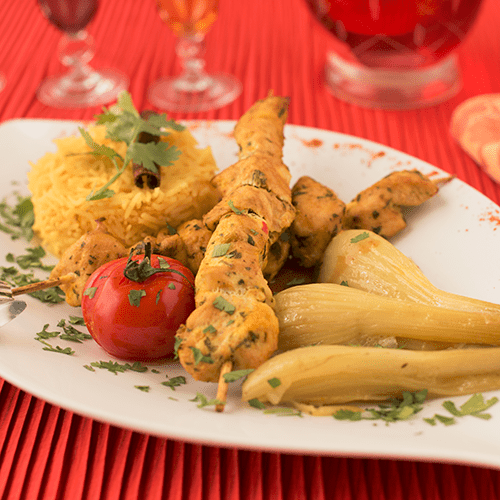 Brochette de poulet à la marocaine et miel d’agrumes Famille Mary riz basmati